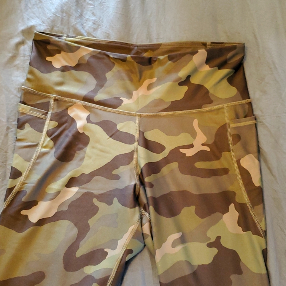Camouflage exercise pants